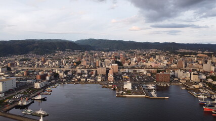 SDGs地球環境！日本の自然！山口県周南市の街並みとコンビナート　瀬戸内海の風景