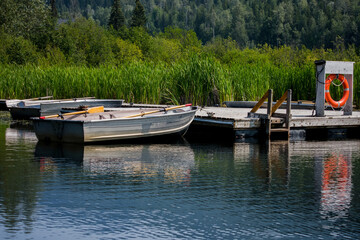 Naklejka premium boats on the lake