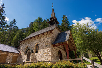 Fototapeta na wymiar Small Church (Marienkapelle or Cappella di Maria) on the coast of Pragser Wildsee or Lago di Braies, small alpine lake in Braies valley, Dolomites, Trentino-Alto Adige, Bolzano, Italy, Europe.