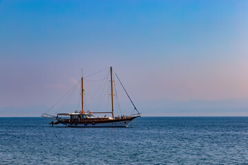 Obraz na płótnie Canvas Sailing yacht in a sea