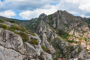 トルコ　アマスィヤのポントス王の墓の丘から望む風景