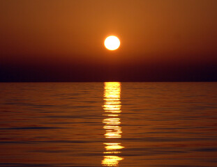 Fototapeta na wymiar Sunset in the middle of the Arabian Sea.