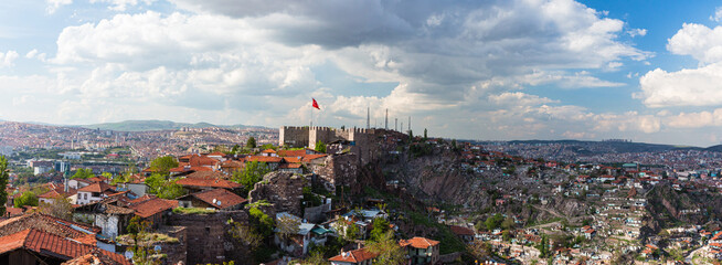 トルコ　首都アンカラの旧市街の丘の上に建つアンカラ城の城壁から望む風景