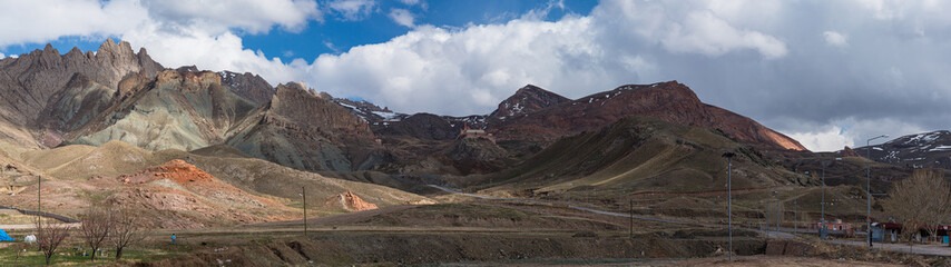 トルコ　ドゥバヤジットの山腹に建つイサク・パシャ宮殿