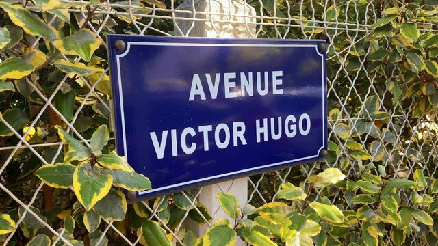 Avenue Victor Hugo street sign