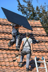 panneaux solaire placement toit energie renouvelable maison travail emploi job ecologie
