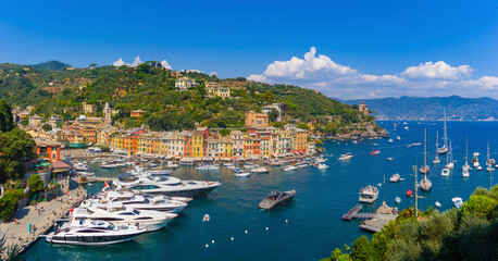 Fototapeta na wymiar Portofino bay with colorful houses in Liguria, Italy 