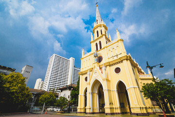 Fototapeta na wymiar Holy Rosary Church.crown of roses on the.Chao Phraya, thailand