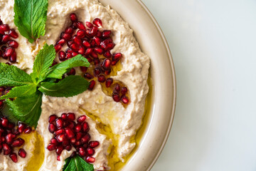 Baba Ghanoush or Baba Ghanoush is a salad dip made of eggplant and liquid flour and an appetizer.
