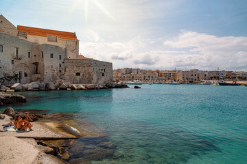 Giovinazzo (puglia). Agosto 2021. Scorci del borgo antico  e del porticciolo. 