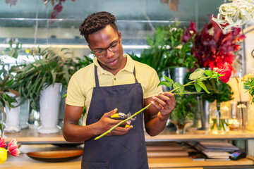 young african entrepreneur making a bouquet of flowers