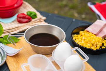 キャンプ飯　茹で卵とコーヒー