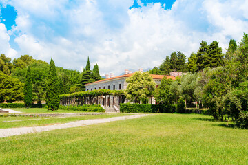 Obraz premium Panoramic summer landscape of the former summer residence Villa Milocer