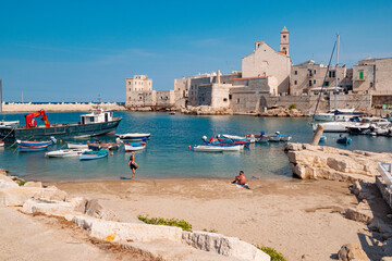 Giovinazzo (puglia). Agosto 2021. Scorci del borgo antico  e del porticciolo. 