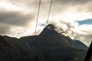 Geiranger Fjord Norwegen Berg in Wolken