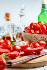 Preparation of tomatoes for drying.