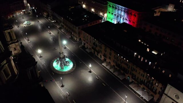 Piazza Navona e la sua Fontana
Ripresa aerea della fontana, famosa meta turistica di Roma.