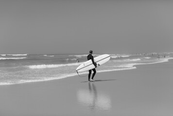surf session apres une journee pres de l'ocean vacances ete 