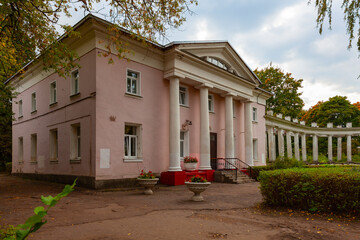 Fototapeta na wymiar Pekhra-Yakovlevskoe old estate of princes Golitsins in Balashikha, Russia