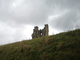Obraz premium Ruin of Helmsley Castle, Helmsley, North Yorkshire, UK