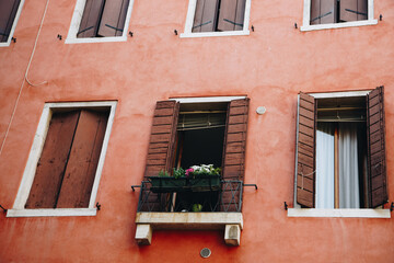 Fototapeta na wymiar Typical Wooden windows in Italy