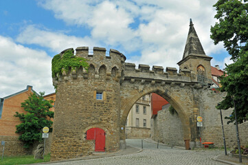 Fototapeta na wymiar Krummes Tor in Merseburg