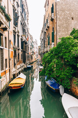 Fototapeta na wymiar narrow canals of Venice Italy