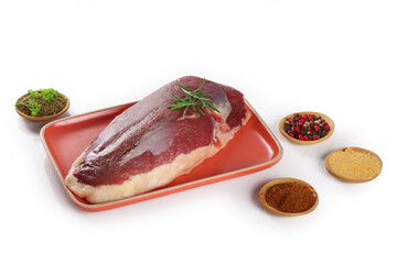 magret de canard sur fond blanc	
