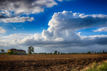 Nuvoloni in campagna