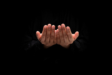 Fototapeta premium In the image of a Muslim woman's hand, Islam is praying and her hand is praying.