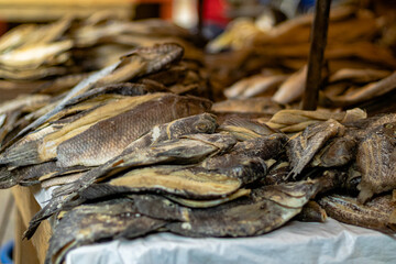 Venta de pescado seco salado, en el mercado de Yurimaguas, Loreto, Per&uacute;