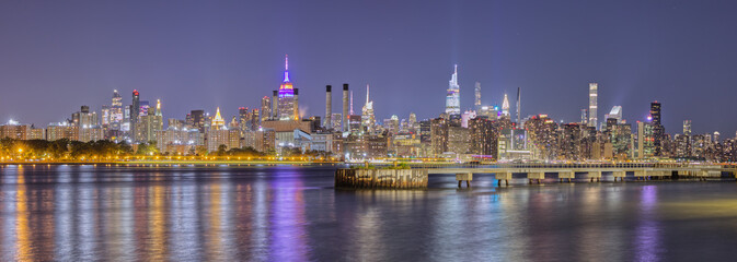Fototapeta na wymiar Panorama of New York City Skyline at Night