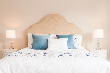 Cozy Teal and White Bedspread Headboard and Side Tables and Lamps - obrazy, fototapety, plakaty