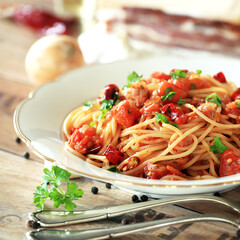 spaghetti with tomato sauce