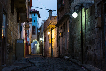 トルコ　ガズィアンテプの旧市街の夜の路地裏