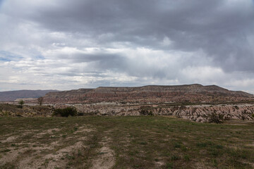トルコ　カッパドキアのギョレメ国立公園の丘から見えるレッドバレーとローズバレーの奇岩群