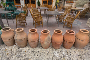 Fototapeta na wymiar トルコ　カッパドキアの名物料理、壺を窯で焼くテスティケバブの壺