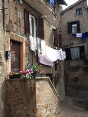 Małe włoskie miasteczko, Sutri, Italia.