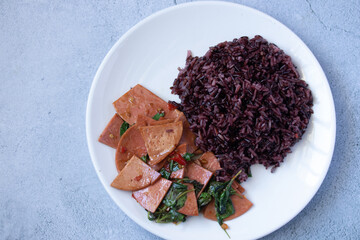 Stir Fried Basil Ham with Riceberry Rice