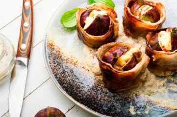 Figs roasted in bacon with cheese