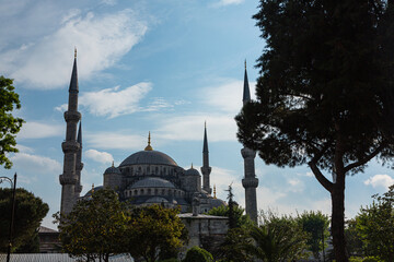 トルコ　イスタンブール歴史地域である旧市街に建つスルタンアフメト・モスク、別名ブルーモスク