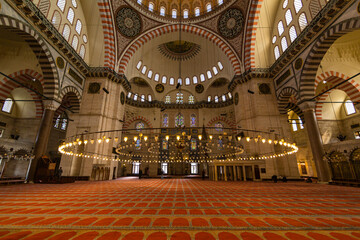 Fototapeta na wymiar トルコ　世界遺産のイスタンブール歴史地域である旧市街のスレイマニエの丘に建つスレイマニエ・モスクの礼拝堂内