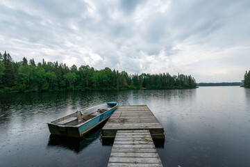 Obraz premium dock on peaceful lake in the morning -