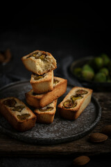 Mini cakes financier amandes et figues empilés
