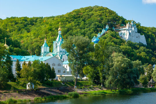 Kloster  Swjatohirsk, Ukraine, an einem sonnigen Sommertag.