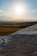 トルコ　ヒエラポリス・パムッカレの白い石灰棚