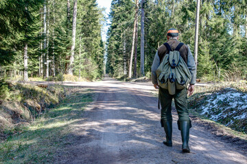 Where hikers and tourists normally rbustle about in the Black Forest, the hunter is now on the way...