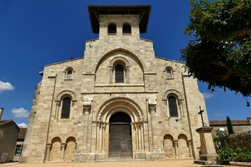 Fototapeta na wymiar Façade de l’église Notre-Dame à Moirax