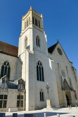 Fototapeta na wymiar Façade de la cathédrale Saint-Caprais d’Agen