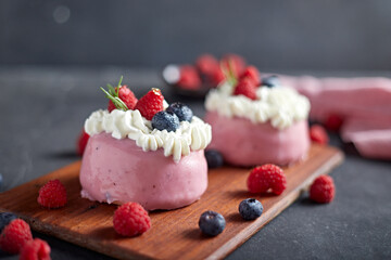 homemake mix berry cake